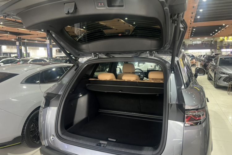 Used BYD Song L DM-i 2024 160 km Excellence Version Interior 7