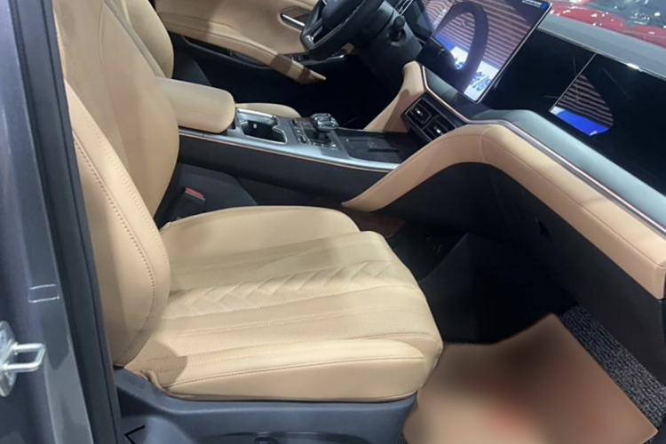 Used BYD Song L DM-i 2024 160 km Excellence Version Interior 8