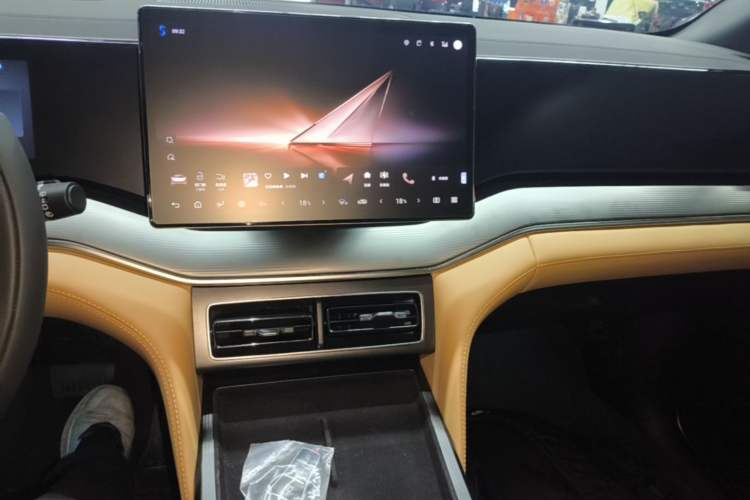 Used BYD Song L DM-i 2024 112 km Leading Edition Audio And AC Panel