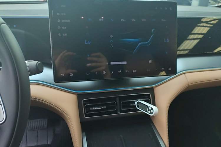 Used BYD Song L DM-i 2024 160 km Excellence Version Audio And AC Panel