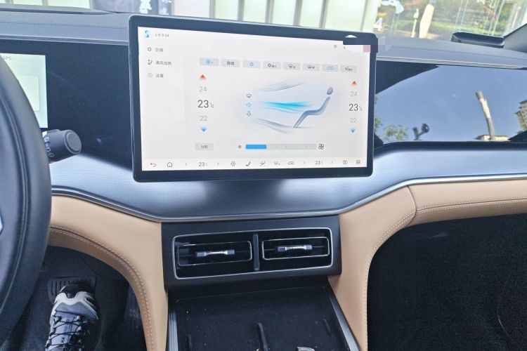 Used BYD Song L DM-i 2024 112 km Beyond Edition Audio And AC Panel