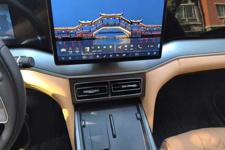 Used BYD Song L DM-i 2024 112 km Beyond Edition Audio And AC Panel