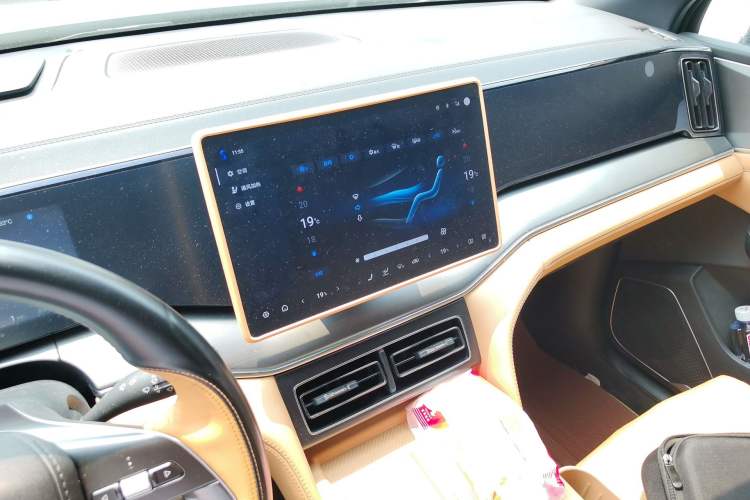 Used BYD Song L DM-i 2024 112 km Beyond Edition Audio And AC Panel