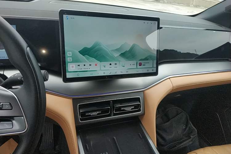 Used BYD Song L DM-i 2024 112 km Beyond Edition Audio And AC Panel