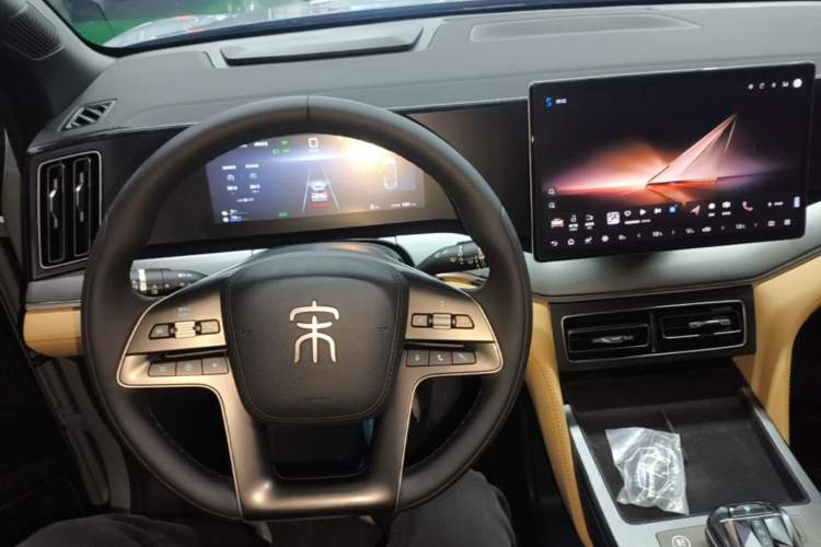 Used BYD Song L DM-i 2024 112 km Leading Edition Center Console
