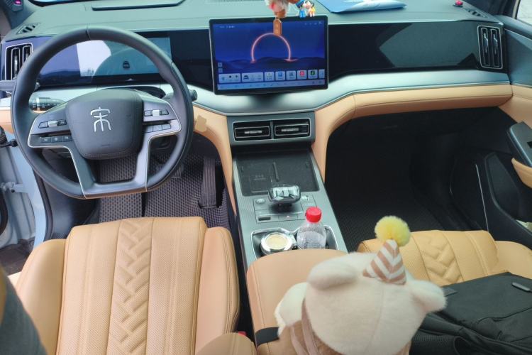Used BYD Song L DM-i 2024 112 km Beyond Edition Center Console