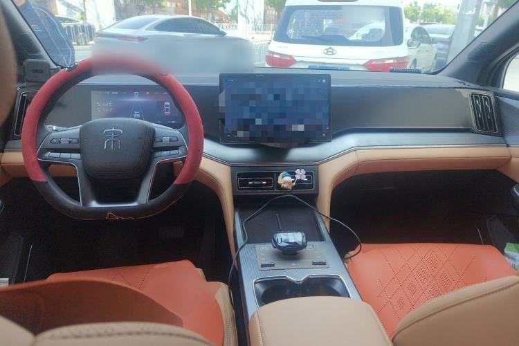 Used BYD Song L DM-i 2024 112 km Leading Edition Center Console