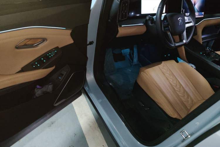 Used BYD Song L DM-i 2024 112 km Beyond Edition Driver Seat