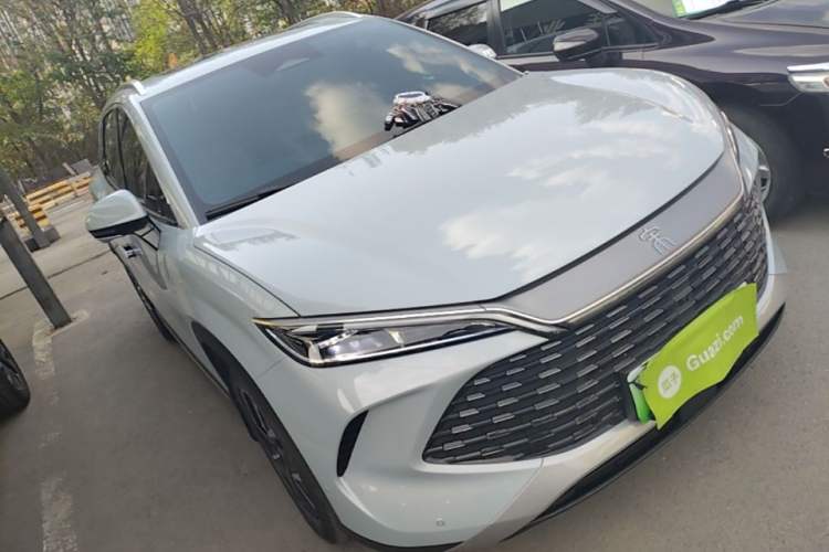 Used BYD Song L DM-i 2024 160 km Excellence Version Front Right 45 Deg