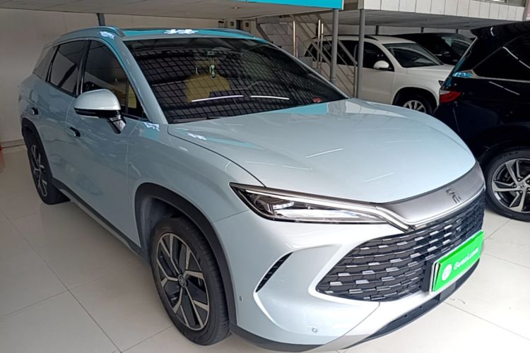 Used BYD Song L DM-i 2024 160 km Excellence Version Front Right 45 Deg