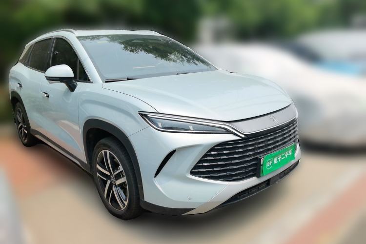 Used BYD Song L DM-i 2024 112 km Beyond Edition Front Right 45 Deg