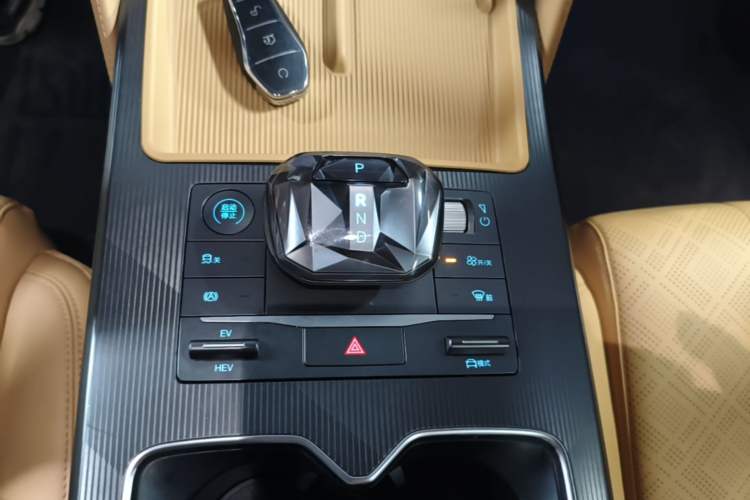 Used BYD Song L DM-i 2024 112 km Leading Edition Gear Lever