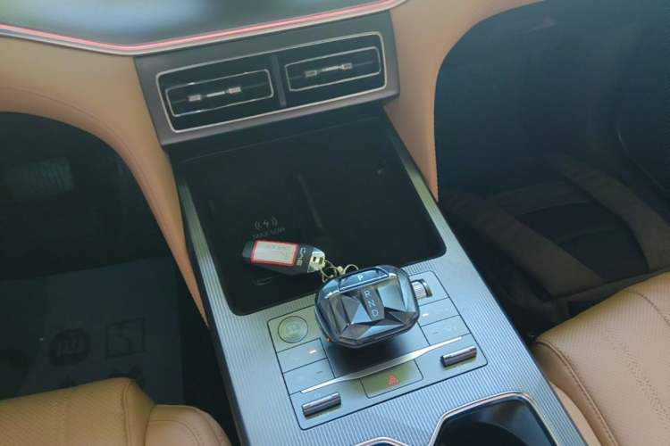 Used BYD Song L DM-i 2024 112 km Beyond Edition Gear Lever