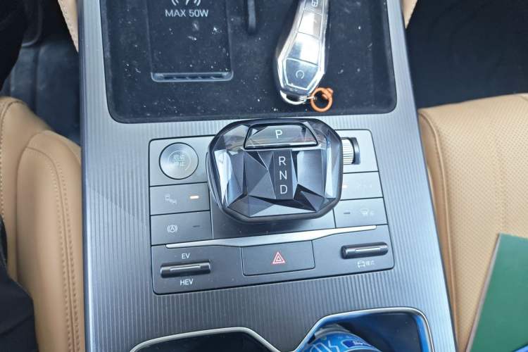Used BYD Song L DM-i 2024 112 km Beyond Edition Gear Lever