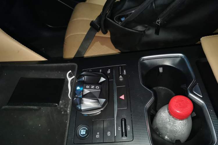 Used BYD Song L DM-i 2024 112 km Leading Edition Gear Lever