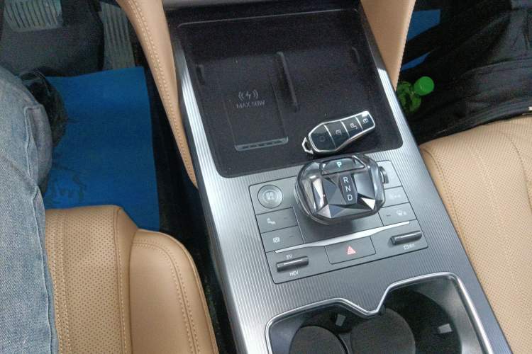 Used BYD Song L DM-i 2024 112 km Beyond Edition Gear Lever