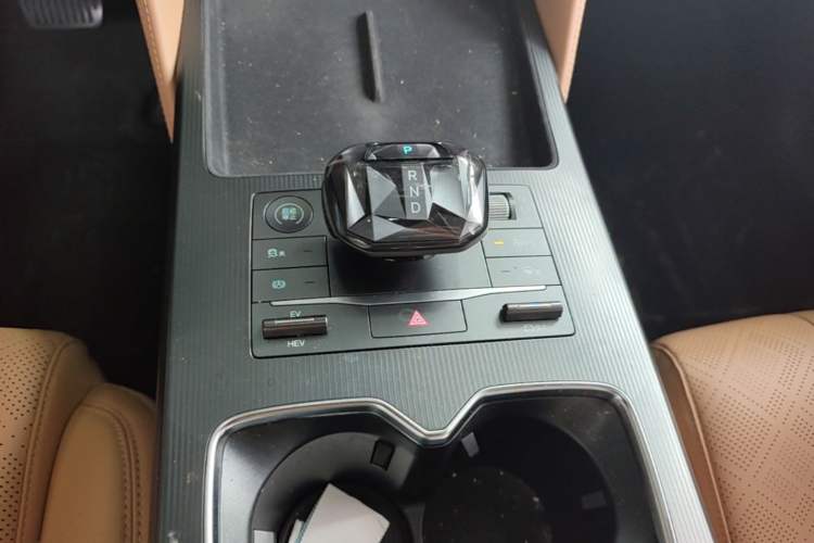 Used BYD Song L DM-i 2024 112 km Leading Edition Gear Lever