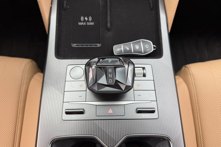 Used BYD Song L DM-i 2024 112 km Beyond Edition Gear Lever