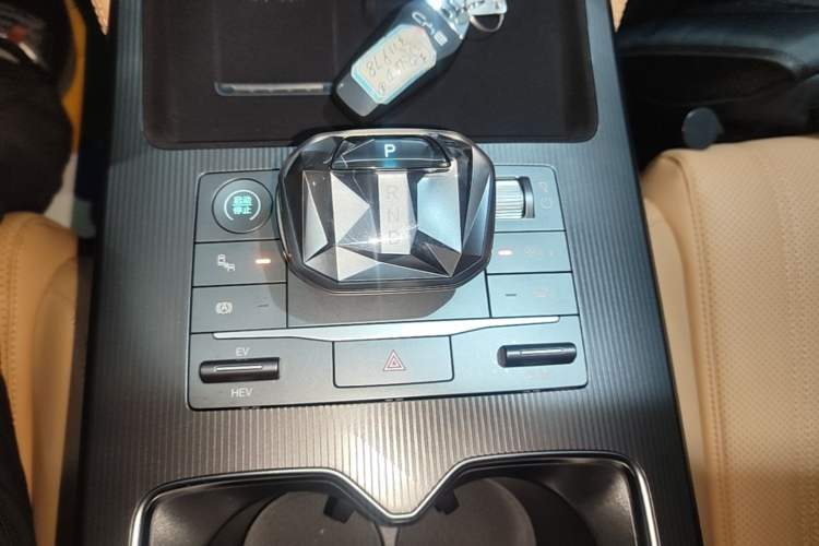 Used BYD Song L DM-i 2024 112 km Beyond Edition Gear Lever