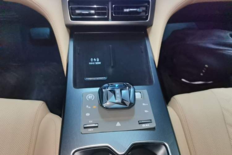 Used BYD Song L DM-i 2024 112 km Beyond Edition Gear Lever