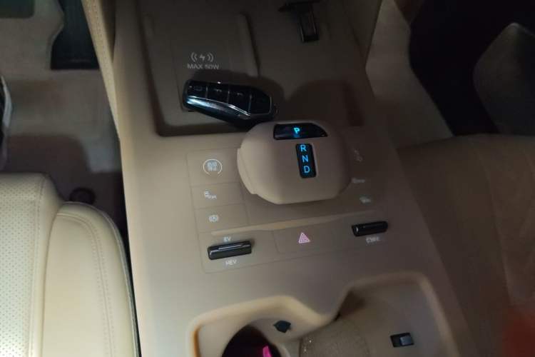 Used BYD Song L DM-i 2024 112 km Beyond Edition Gear Lever