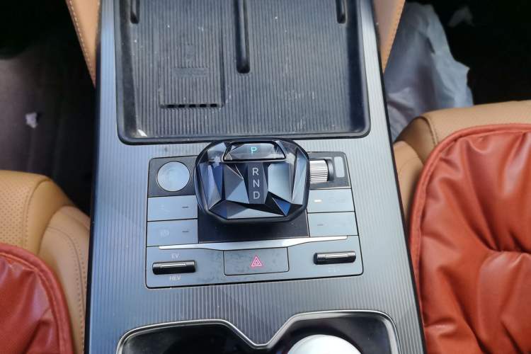 Used BYD Song L DM-i 2024 112 km Beyond Edition Gear Lever