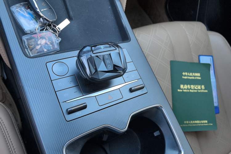 Used BYD Song L DM-i 2024 112 km Leading Edition Gear Lever