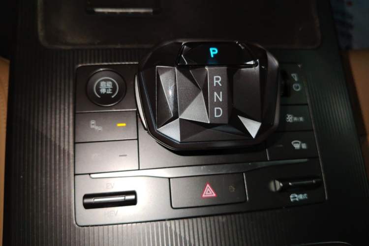 Used BYD Song L DM-i 2024 112 km Beyond Edition Gear Lever