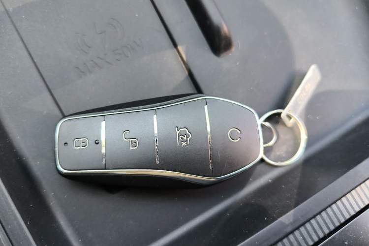 Used BYD Song L DM-i 2024 112 km Beyond Edition Interior 1