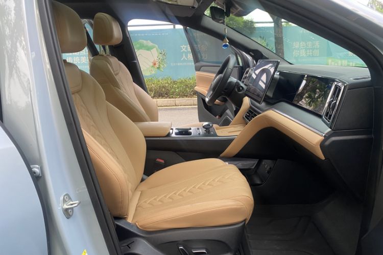 Used BYD Song L DM-i 2024 160 km Excellence Version Interior 2
