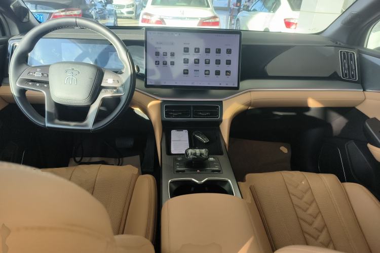 Used BYD Song L DM-i 2024 160 km Excellence Version Interior 2