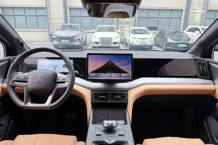 Used BYD Song L DM-i 2024 112 km Beyond Edition Interior 3