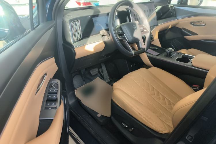 Used BYD Song L DM-i 2024 160 km Excellence Version Interior 3