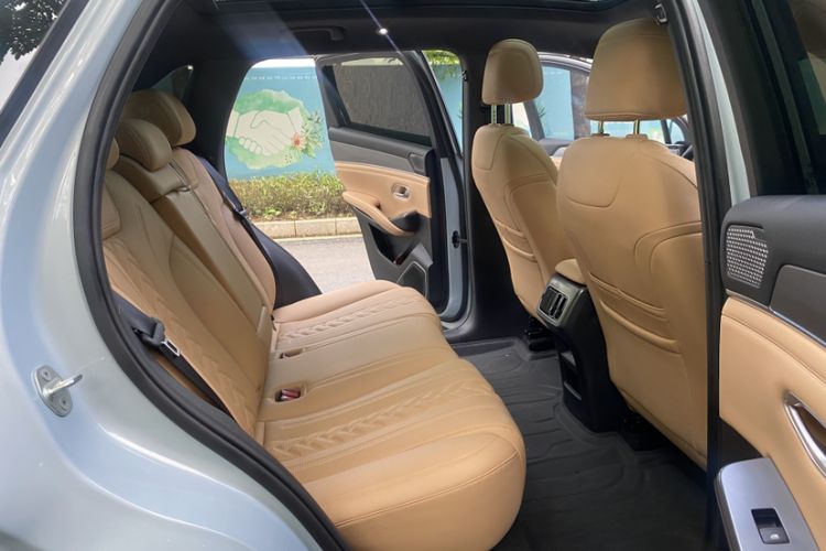Used BYD Song L DM-i 2024 160 km Excellence Version Interior 4