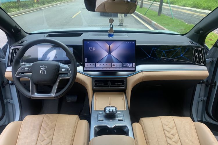 Used BYD Song L DM-i 2024 160 km Excellence Version Interior 5