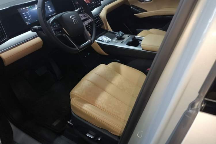 Used BYD Song L DM-i 2024 112 km Leading Edition Left Front Seat