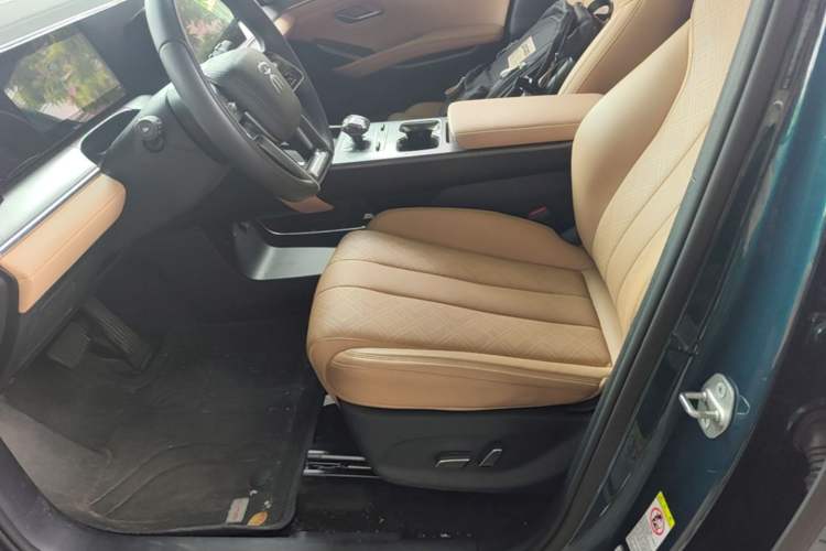 Used BYD Song L DM-i 2024 112 km Leading Edition Left Front Seat