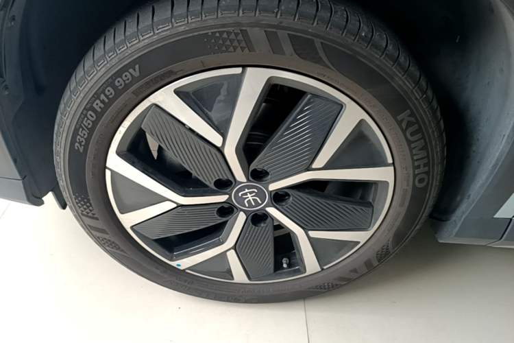Used BYD Song L DM-i 2024 160 km Excellence Version Left Front Wheel Hub