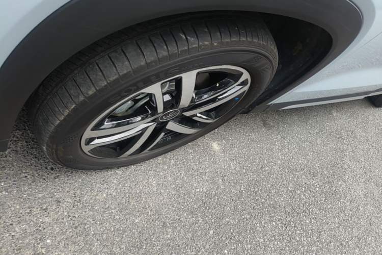 Used BYD Song L DM-i 2024 112 km Beyond Edition Left Front Wheel Hub