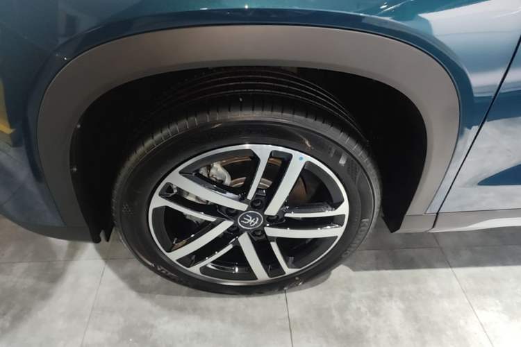 Used BYD Song L DM-i 2024 112 km Beyond Edition Left Front Wheel Hub