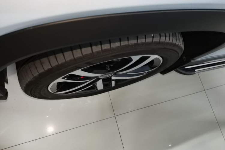 Used BYD Song L DM-i 2024 75km Leading Edition Left Front Wheel Hub