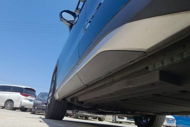 Used BYD Song L DM-i 2024 112 km Beyond Edition Left Side Sill