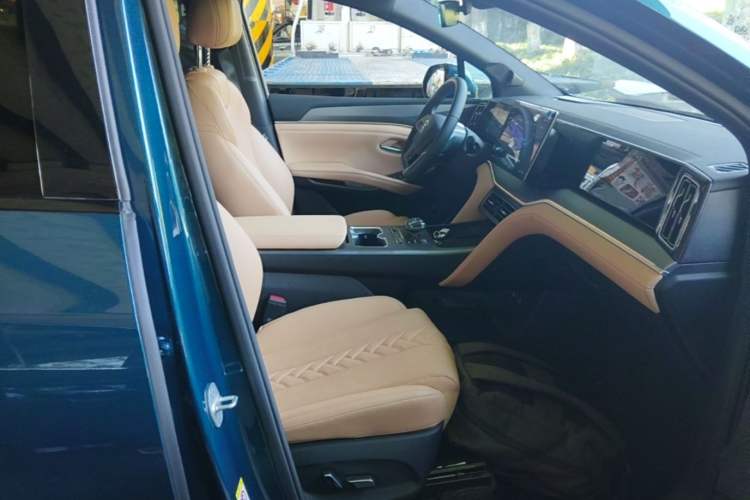 Used BYD Song L DM-i 2024 112 km Beyond Edition Right Front Seat