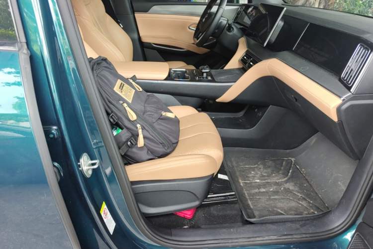 Used BYD Song L DM-i 2024 112 km Leading Edition Right Front Seat