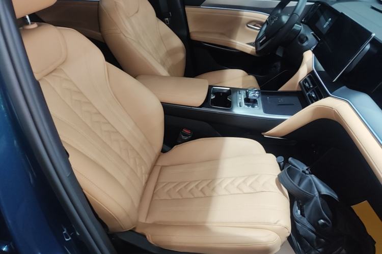 Used BYD Song L DM-i 2024 112 km Beyond Edition Right Front Seat