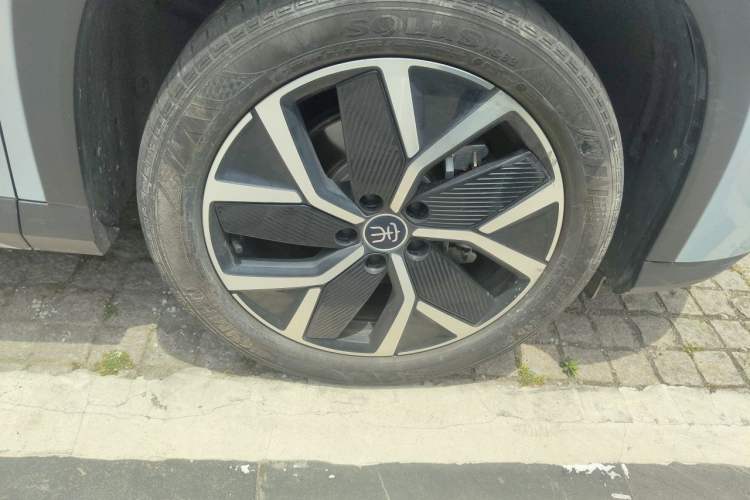 Used BYD Song L DM-i 2024 160km Beyond Edition Right Front Wheel Hub