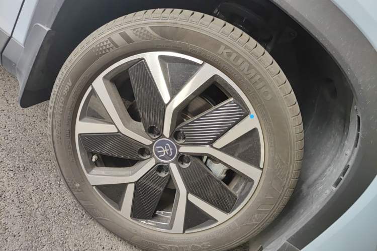 Used BYD Song L DM-i 2024 160km Beyond Edition Right Front Wheel Hub