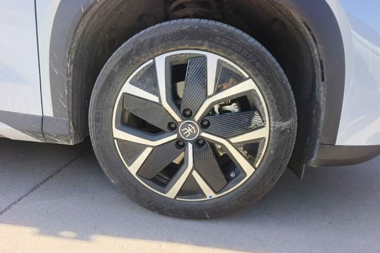 Used BYD Song L DM-i 2024 160km Beyond Edition Right Front Wheel Hub