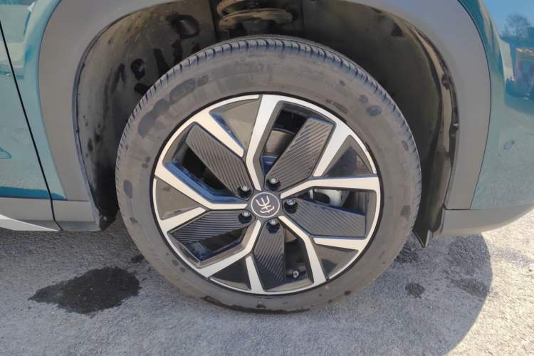 Used BYD Song L DM-i 2024 160 km Excellence Version Right Front Wheel Hub