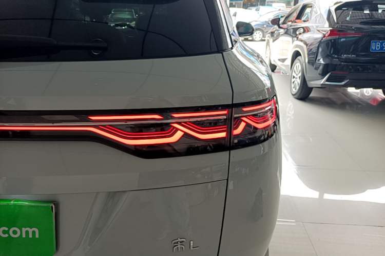 Used BYD Song L DM-i 2024 160 km Excellence Version Right Rear Taillight